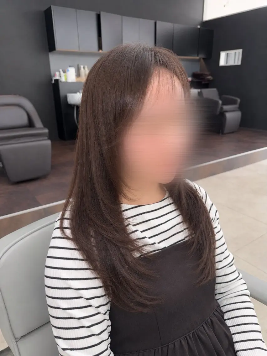 ロング レイヤーカット ロング カット ヘアカラー 結城 虹心のヘアスタイル
