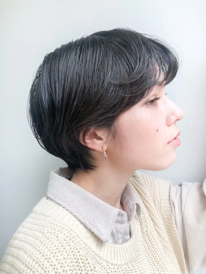 ショート カラー 丸みショート 黒髪 ブルーカラー ブルーブラック ショートヘア カット ヘアカラー トリートメント Takuma Suzuki中目黒のヘアスタイル