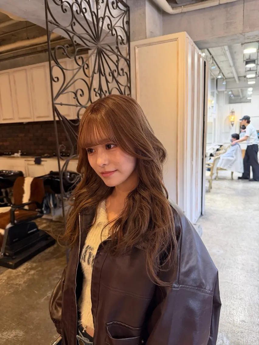 セミロング ヘアカラー 💖艶ダメージレス激 可愛カラーKAO💖のヘアスタイル