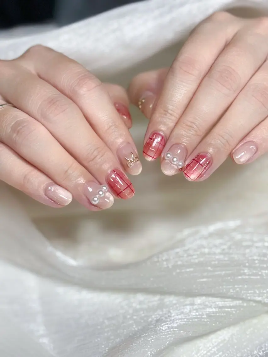 ネイル ガーリー ゴールド キラキラネイル マグネットネイル 持ち込み nail salon minthのネイルデザイン