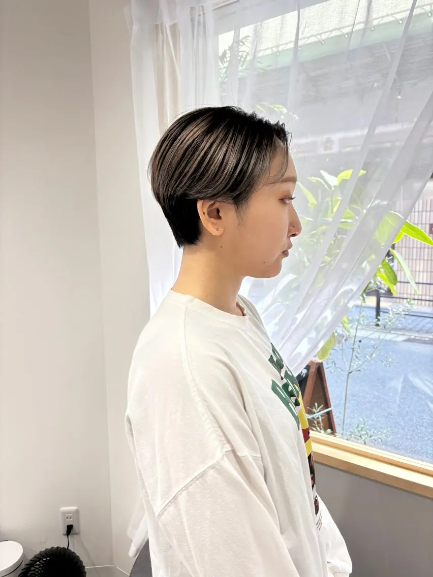 ショート ヘアカラー 山本 銘子のヘアスタイル