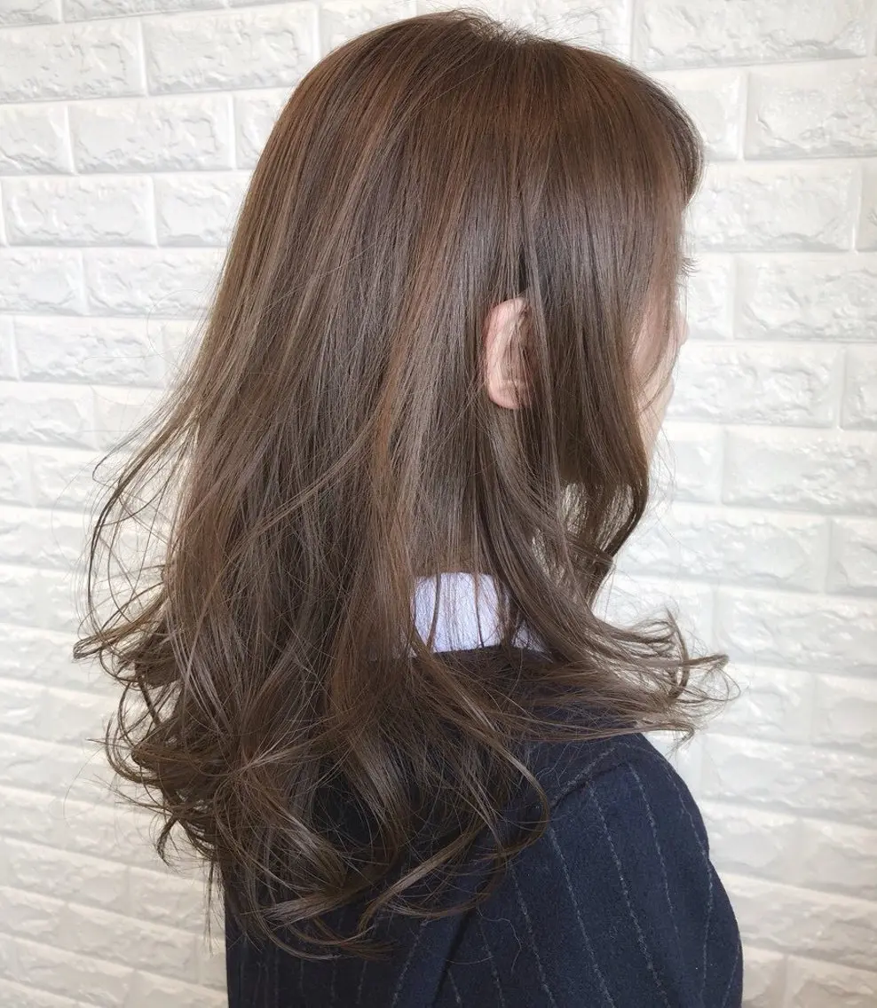 セミロング カラー 宮田 眞咲のヘアスタイル