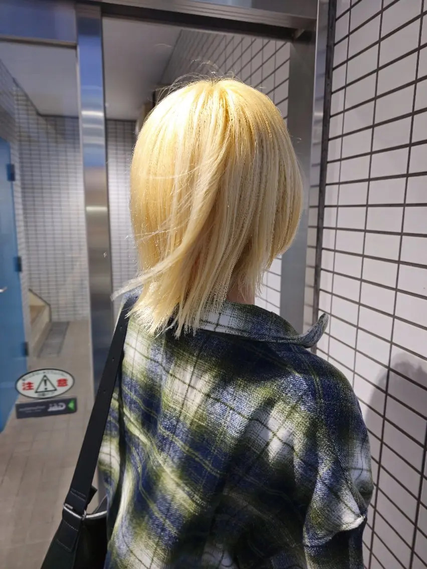 ミディアム カラー OMA　 カタギシのヘアスタイル