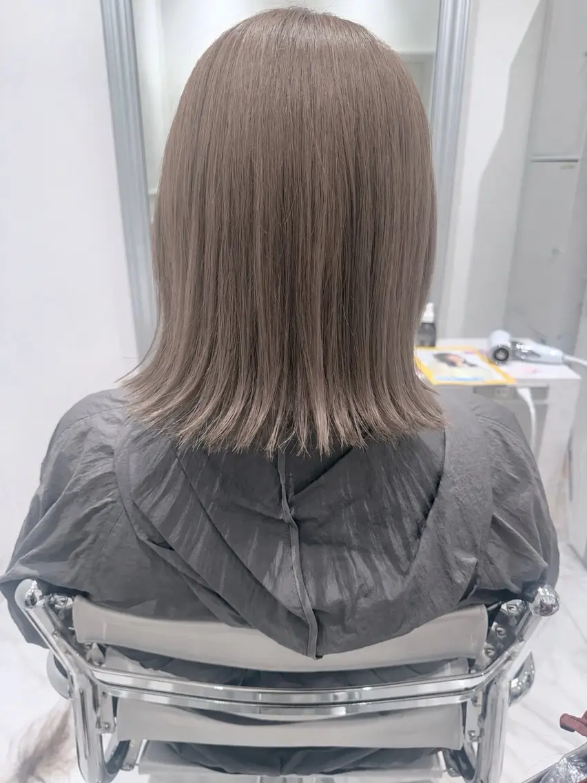 カラー 梅林 亜衣のヘアスタイル