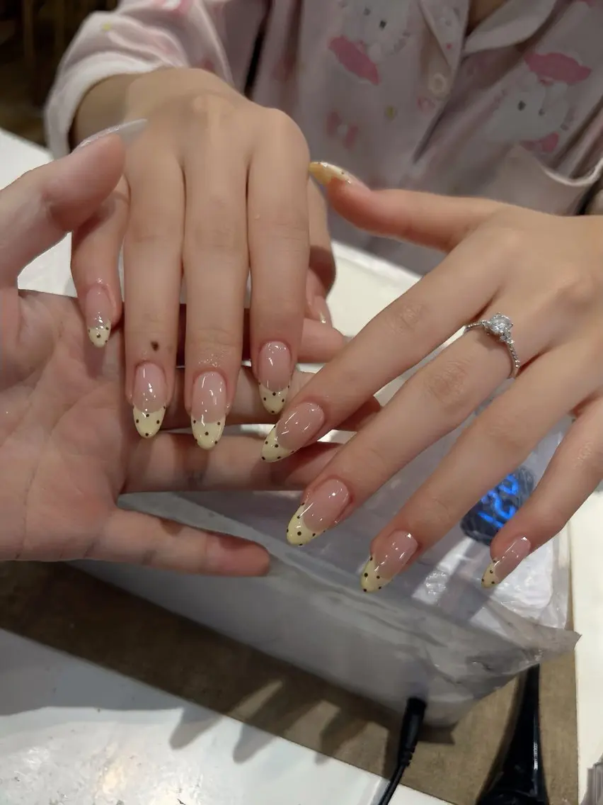 ネイル チークネイル ドット フットネイル フレンチネイル グラデーション ハンドネイル フットネイル HANA 川越東口ネイルサロンのネイルデザイン