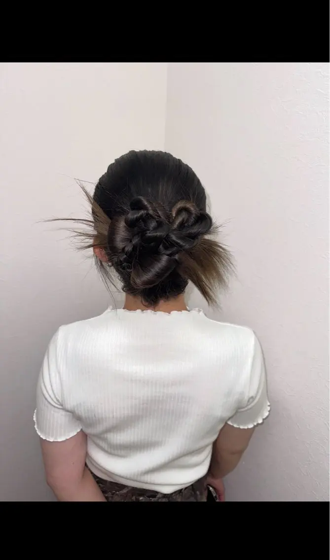 ヘアアレンジ(タイトアレンジ限定)の写真