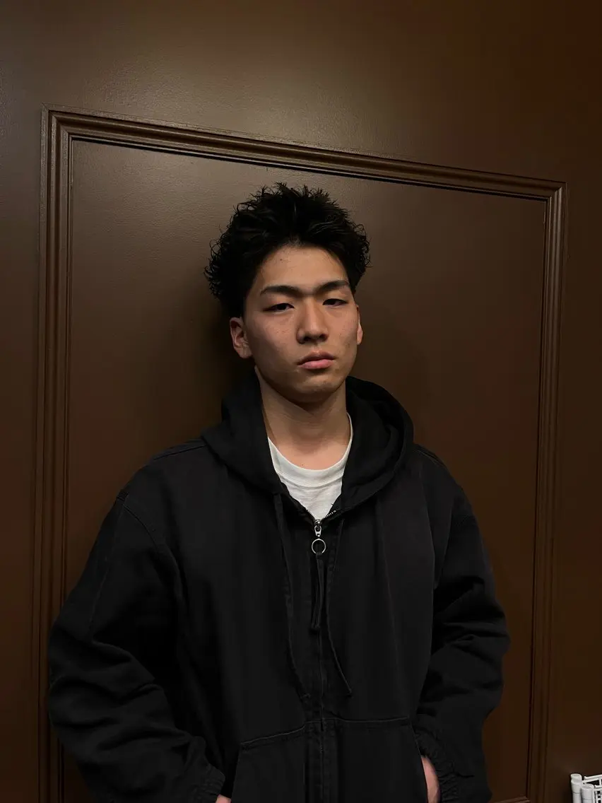 メンズ フェードカット メンズパーマ スパイキーショート 刈り上げ 窪田 力也のヘアスタイル