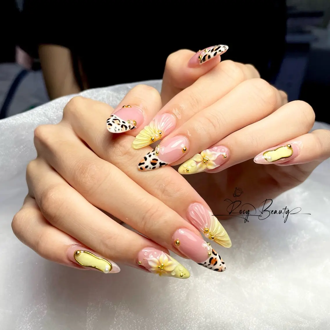 ネイル ハンドネイル Rosy Nail Galleryのネイルデザイン