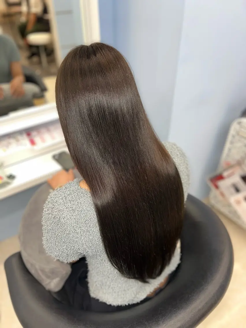 ロング カラー ベージュカラー オリーブベージュ ヘアカラー MONA YUNAのヘアスタイル