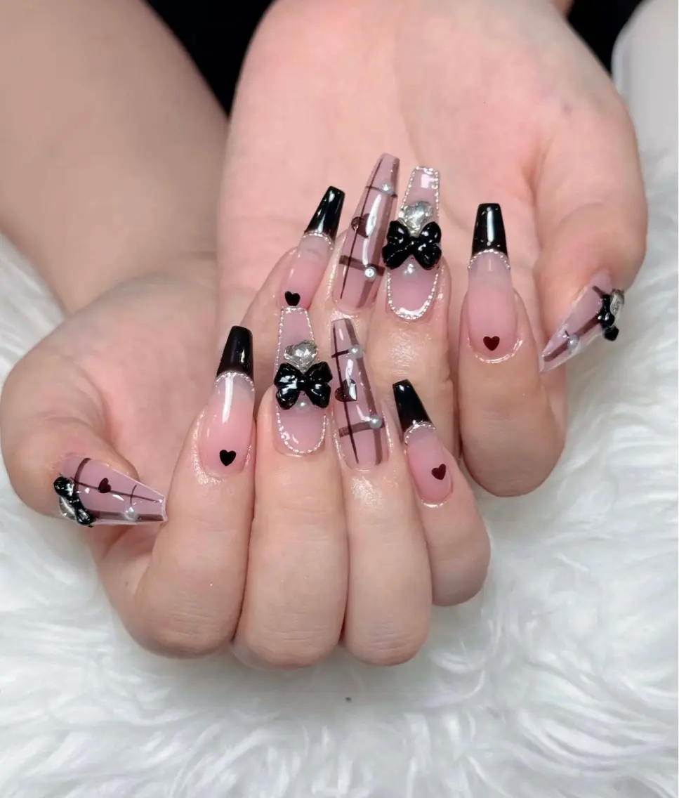 ネイル チークネイル ドット フレンチネイル グラデーション ハート ハンドネイル Julli NailStudioのネイルデザイン
