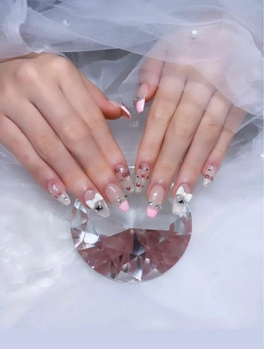 ネイル フレンチネイル ガーリー ハート ホログラムネイル キラキラネイル Sialla MIHINAのネイルデザイン