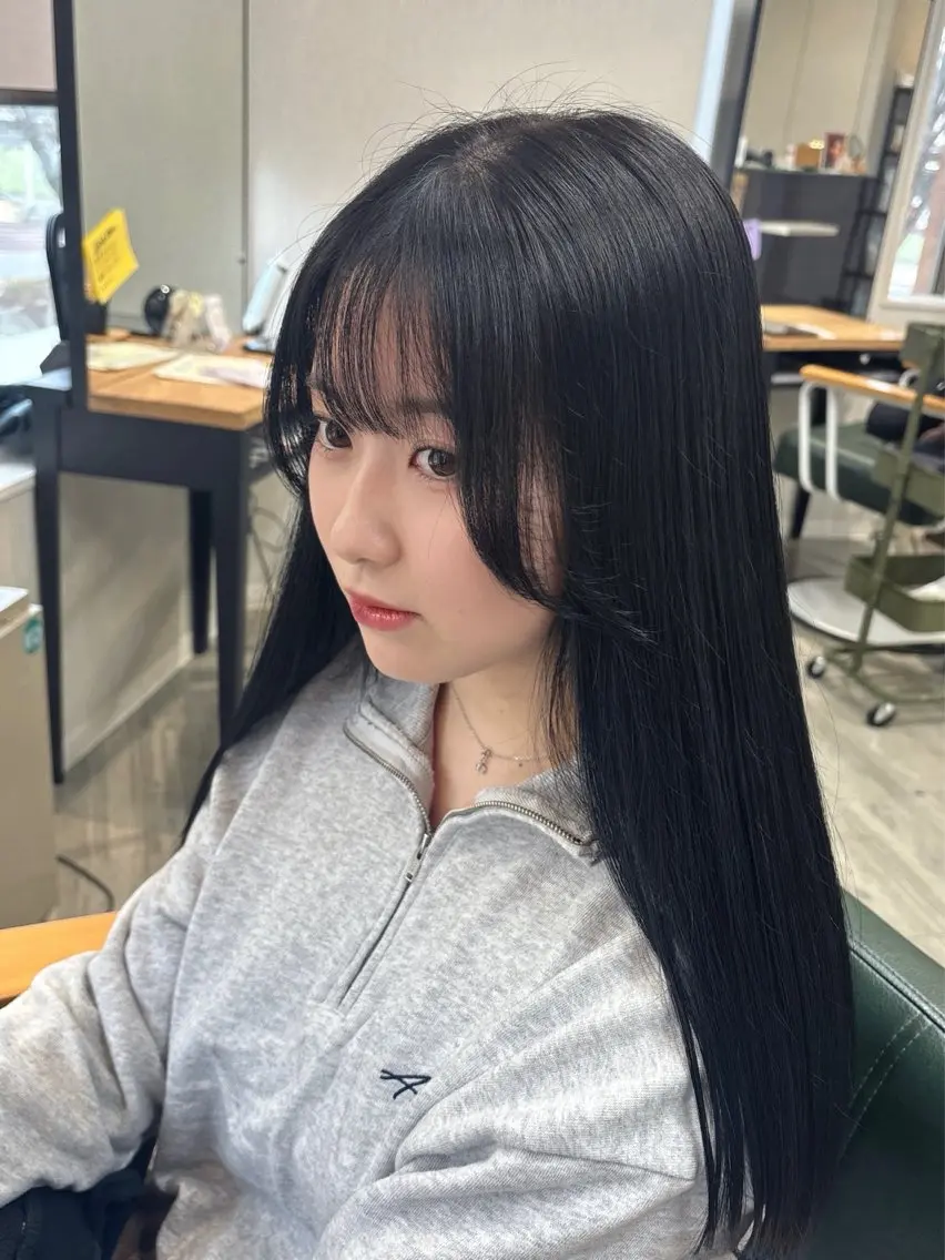 ロング 透明感ブラウン｜ レイヤー｜小寺 葵のヘアスタイル