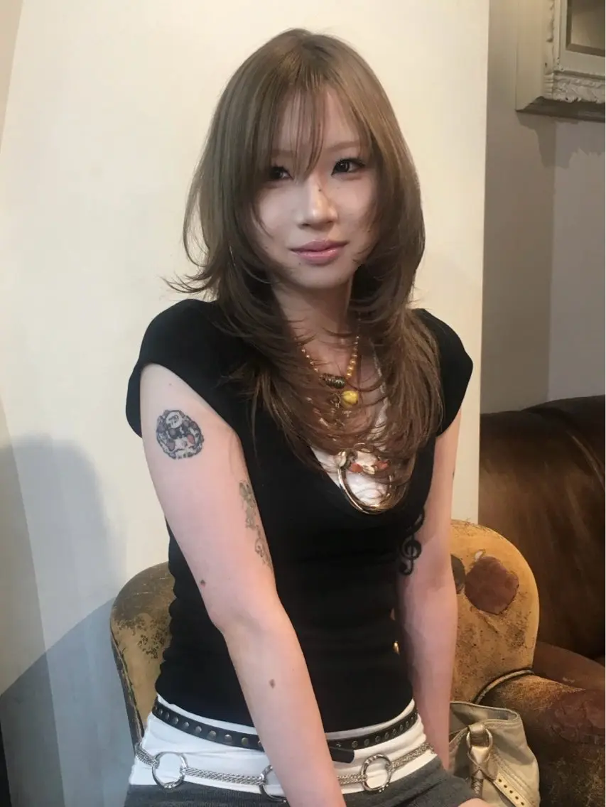 ロング ロングレイヤー 顔周りカット レイヤーカット ロング カット ヘアカラー 奈良 伶華のヘアスタイル