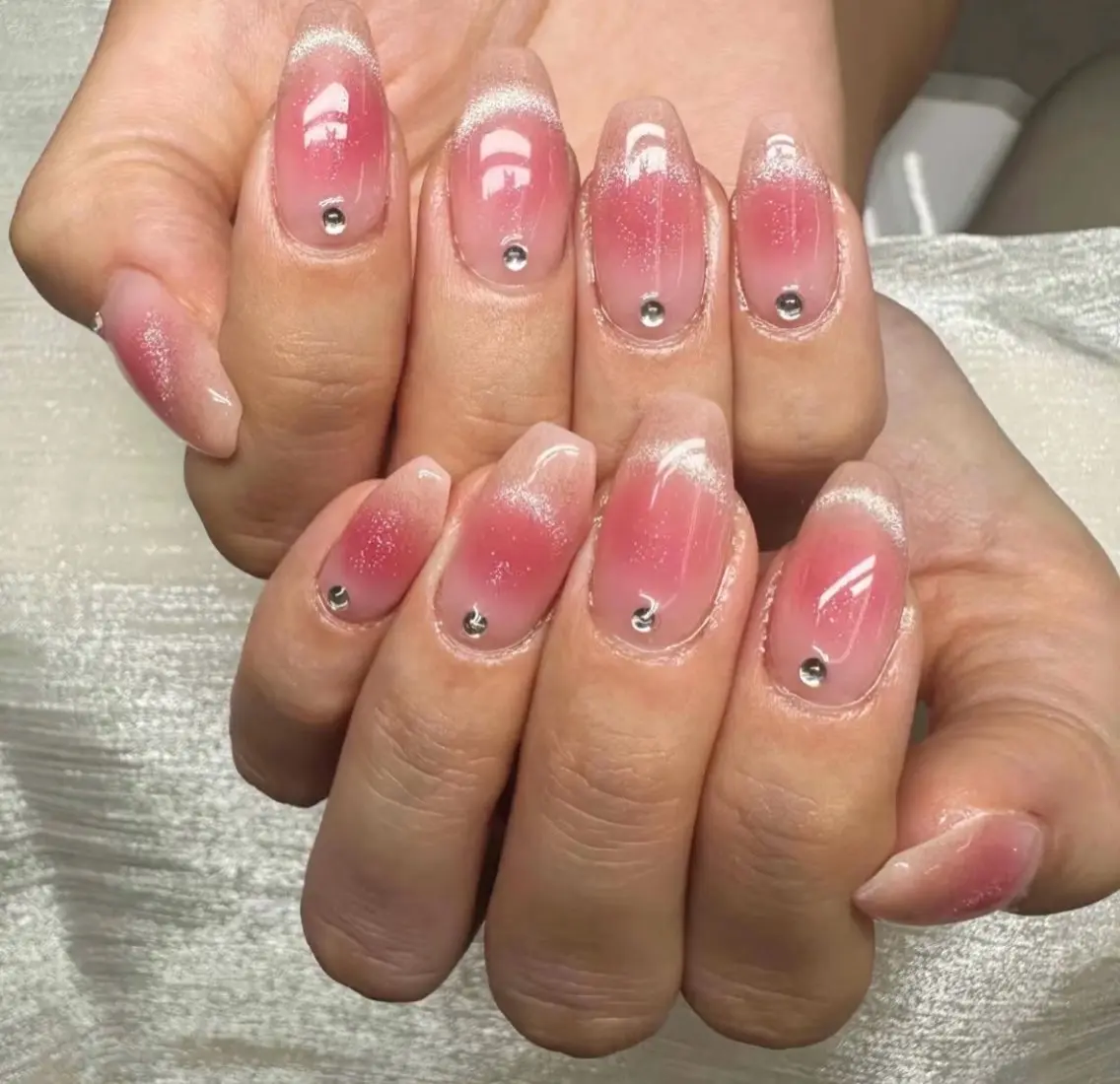 ネイル アートネイル チークネイル 長さ出し フラッシュネイル キラキラネイル ハンドネイル ハンドケア For you. Nail Salonのネイルデザイン