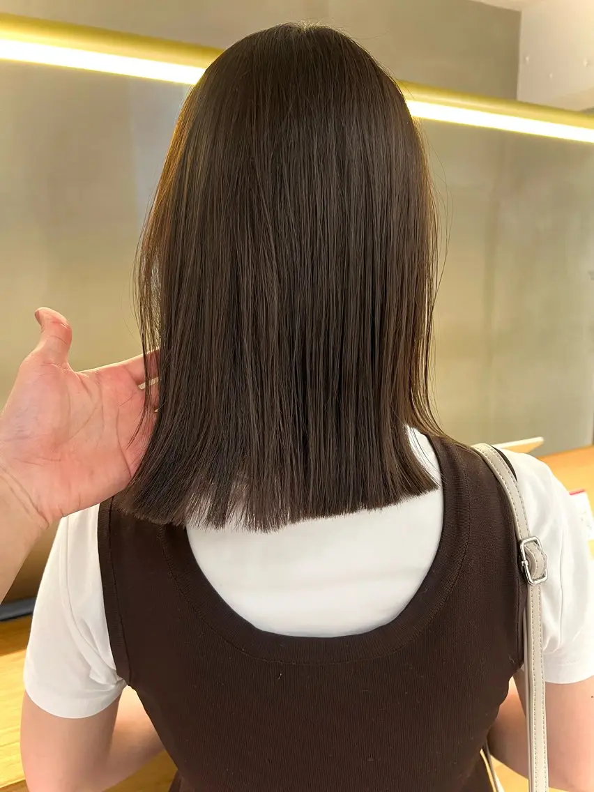 ミディアム 似合わせレイヤー ＆縮毛矯正のヘアスタイル