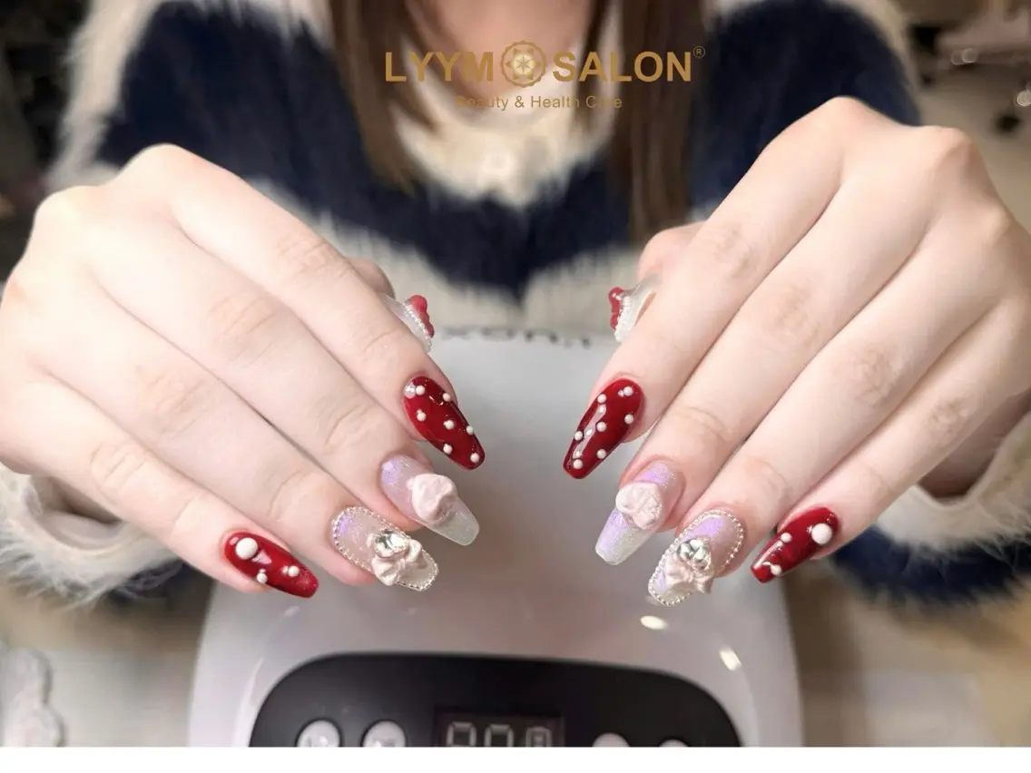 ネイル ガーリー ハート 韓国ネイル マグネットネイル 赤色 ハンドネイル LYYM Salonのネイルデザイン