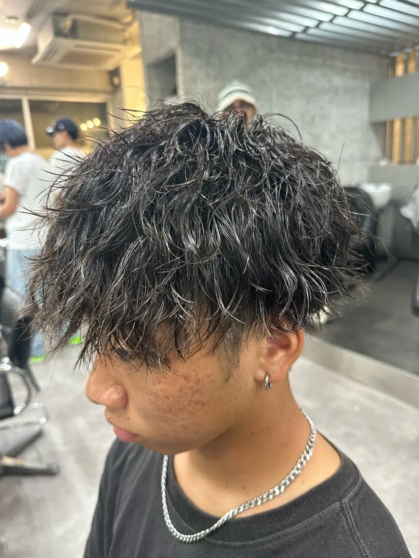 パーマ ツイストスパイラルパーマ スパイラルパーマ カット パーマ 【メンズパーマ】比嘉 啓人のヘアスタイル