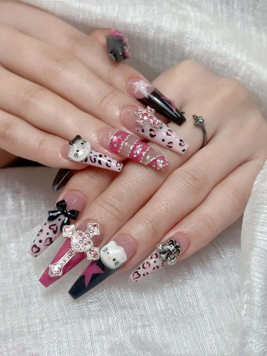 ネイル チークネイル ドット フレンチネイル グラデーション 韓国ネイル ハンドネイル Lisa Nail Salonのネイルデザイン