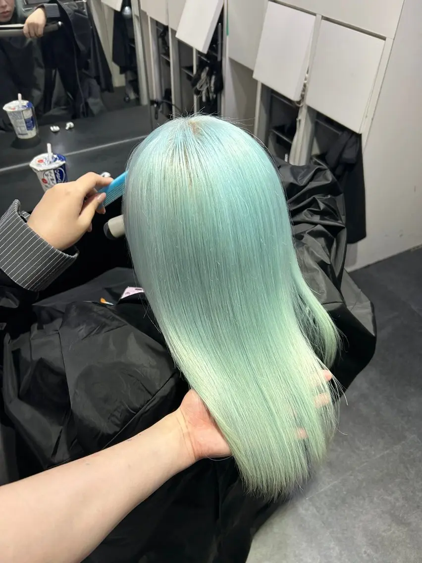 ロング カラー ブリーチ カット ヘアカラー ハイトーン職人 ♡推しカラー♡カイトのヘアスタイル