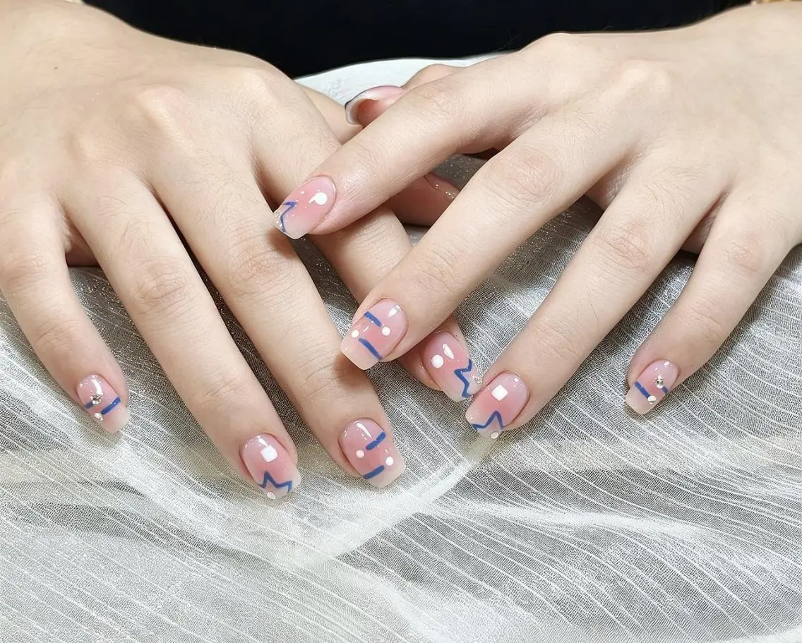 ネイル アートネイル フラッシュネイル グラデーション ラメ(グリッター) マグネットネイル Kara🌻マツエク &Nailサロン💛のネイルデザイン