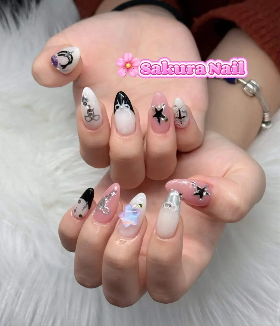 ネイル アートネイル オーロラネイル ボルドー チークネイル フレンチネイル ハンドネイル Sakura Nail Salonのネイルデザイン