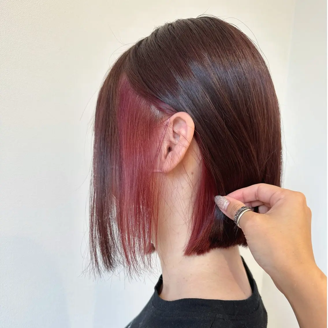 ショート カラー インナーカラー タッセルボブ× 美髪・髪質改善のヘアスタイル