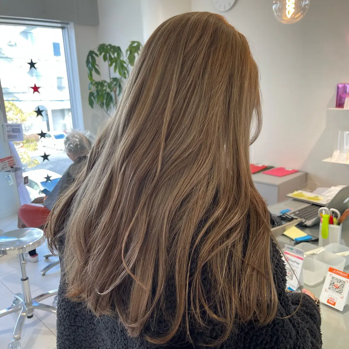 ロング カラー ベージュカラー ブリーチ ミルクティーベージュ 由比藤理子 ブリーチカラー🌈のヘアスタイル