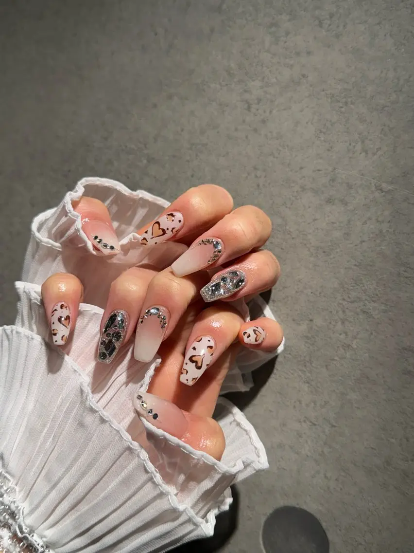 ネイル I-nailロング /ワンホン/キラキラのネイルデザイン