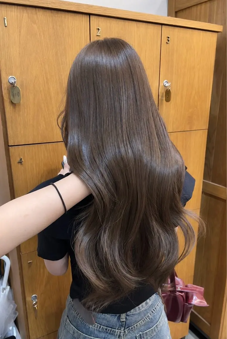 ロング ヘアカラー 森山 千咲のヘアスタイル