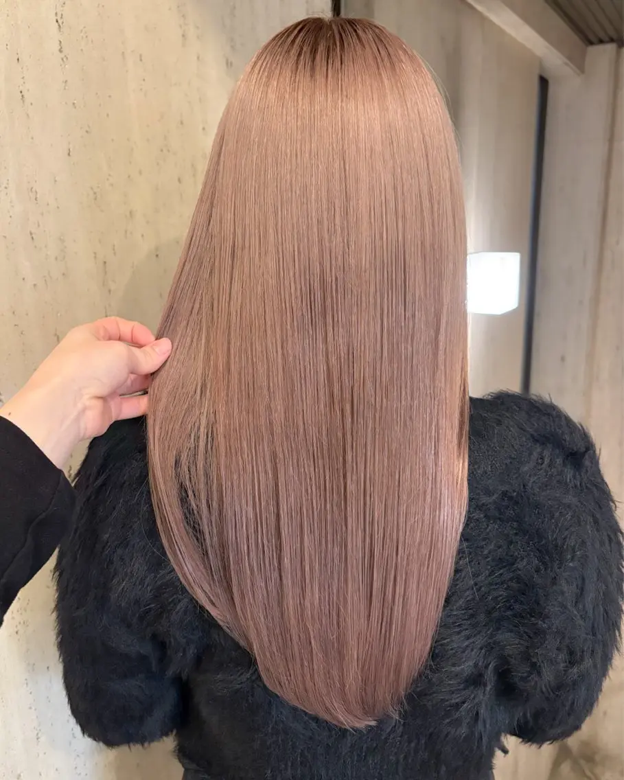 ロング ラベンダーベージュ ヘアカラー 垢抜け透明感カラー 🧚🏻‍♀️ミユウのヘアスタイル