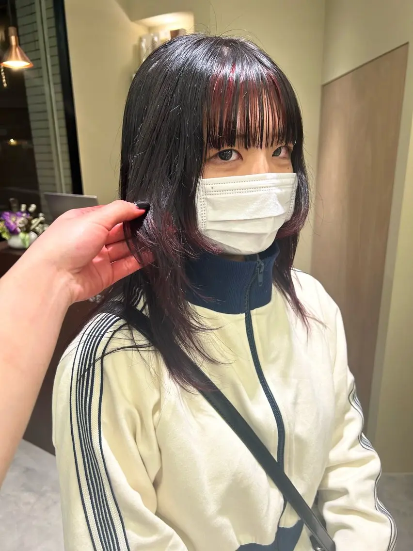 セミロング カラー デザインカラー 寺澤 花梨のヘアスタイル