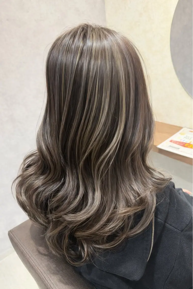 セミロング カラー アッシュ ベージュカラー デザインカラー ハイライトカラー ハイライト 🆕TRUTH千葉店 店長Yuのヘアスタイル