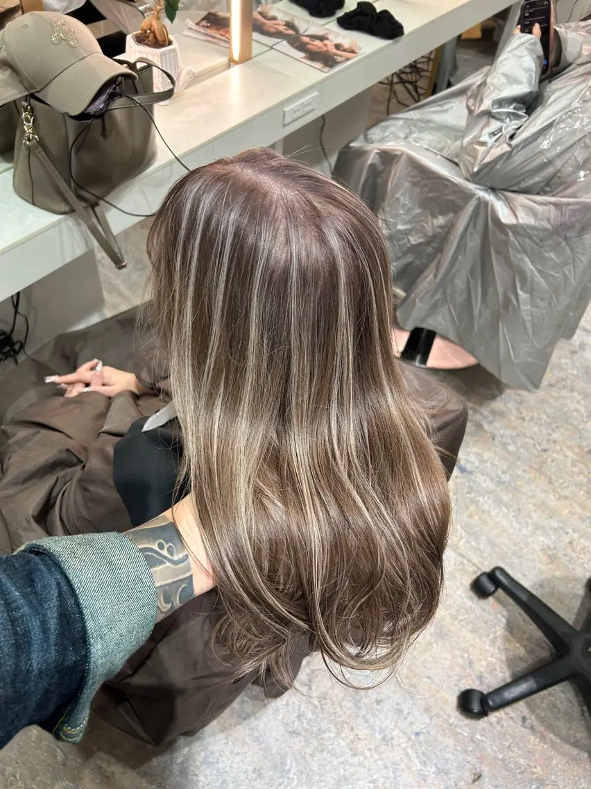 セミロング カラー グレージュ ヘアカラー トリートメント レイヤーカット BLend 渋谷のヘアスタイル