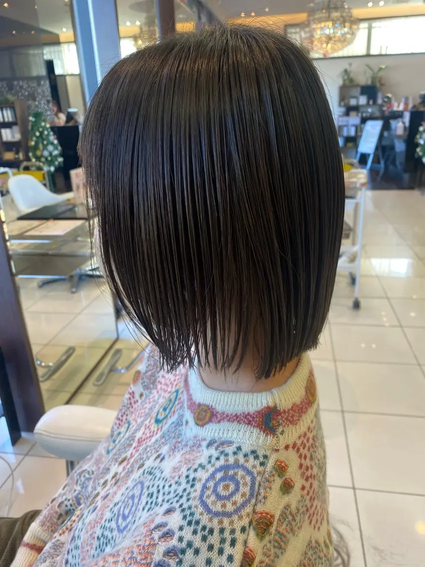 ミディアム カラー ベージュカラー オリーブベージュ ボブ 内山 歩美のヘアスタイル