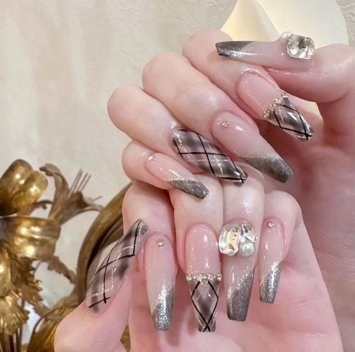 ネイル 長さ出し キラキラネイル 韓国ネイル ロングネイル ワンホンネイル ハンドネイル Josie nail salonのネイルデザイン