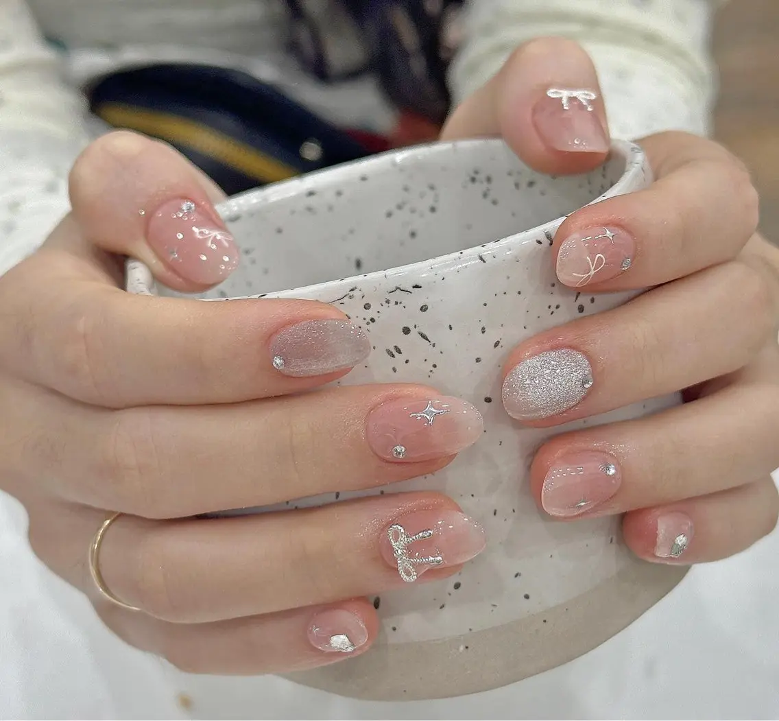 ネイル キラキラネイル ハンドネイル MOON nailsのネイルデザイン