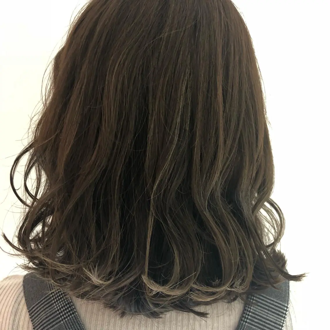 ミディアム ハイライト ヘアカラー 松佐 ゆかりのヘアスタイル