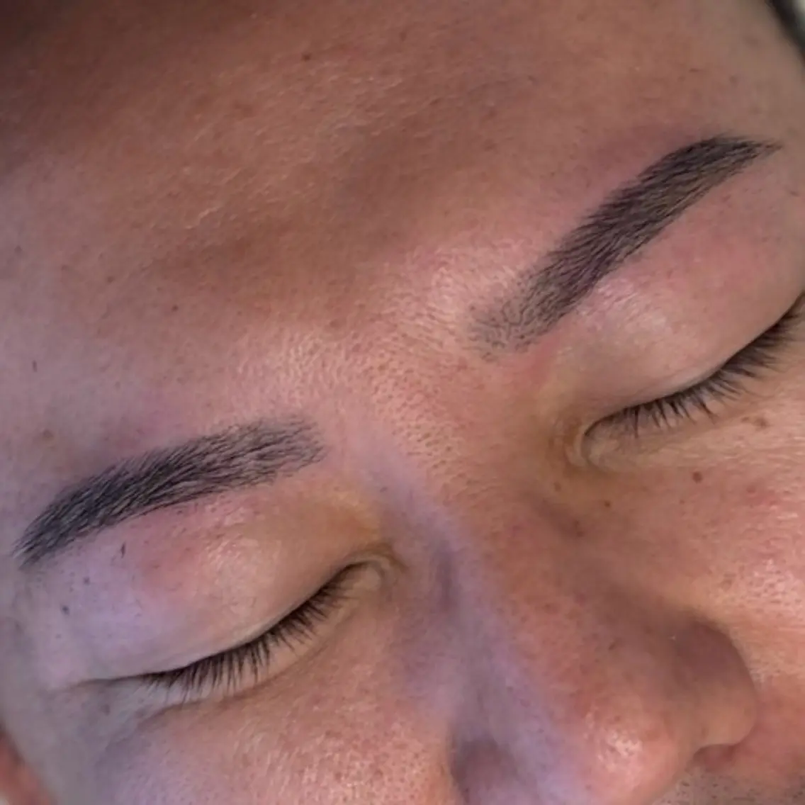アイブロウ メンズアイブロウ 眉毛wax/ 艶肌wax認定の眉毛・アイブロウイメージ