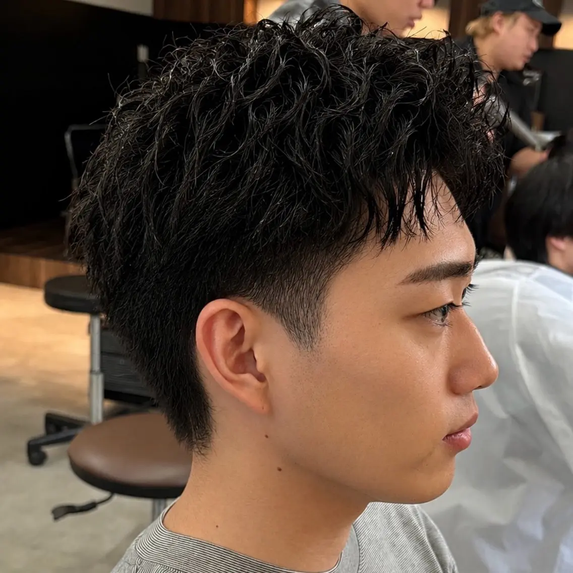 パーマ メンズ フェザーパーマ メンズパーマ スパイキーショート 波巻きパーマ ニュアンスパーマ カット パーマ 男の理想を叶える🔥 メンズパーマ特化｜関のヘアスタイル