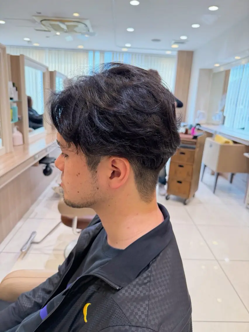 パーマ メンズ カット パーマ ハイトーンカラー☁️ 西條 楓花のヘアスタイル