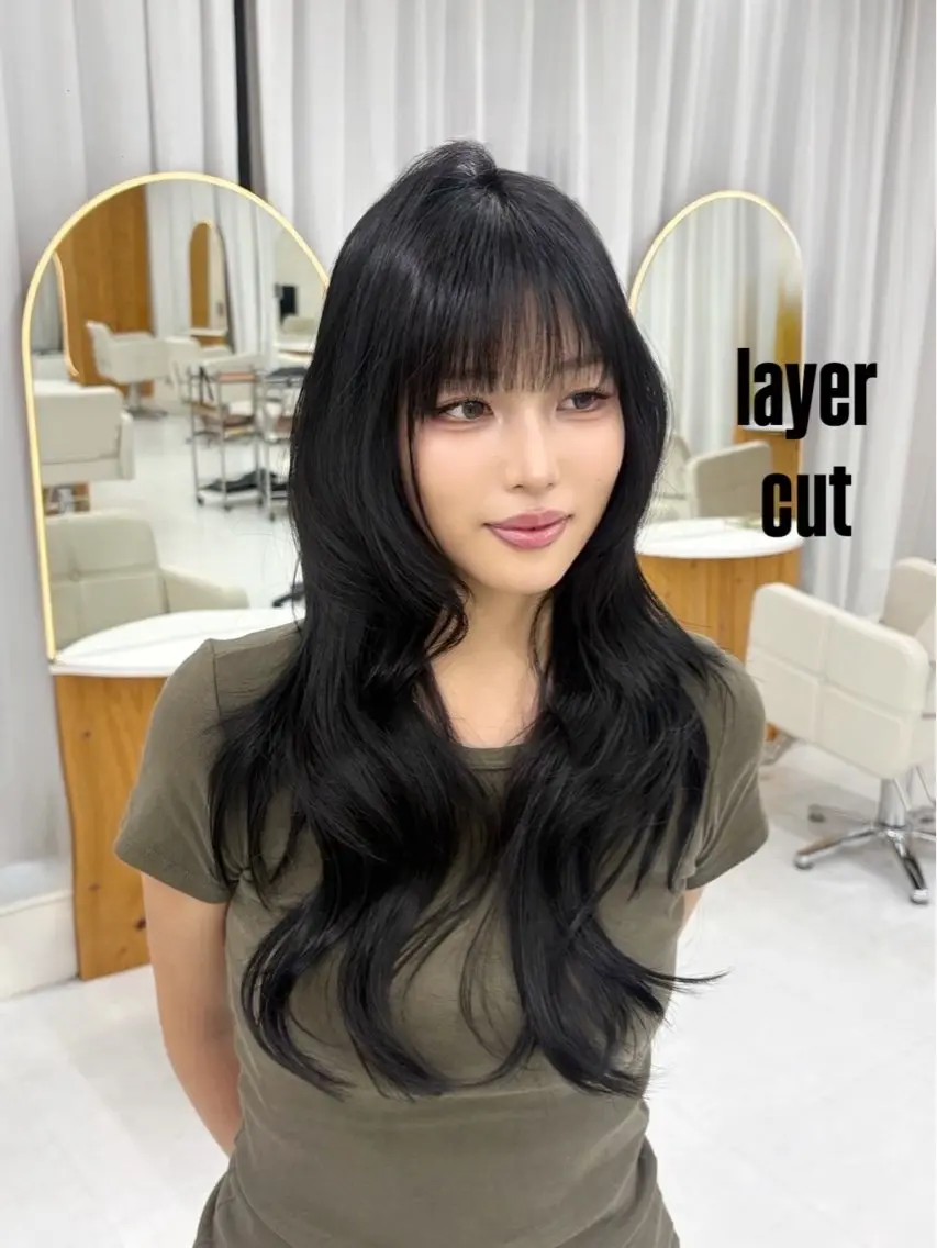 ロング カラー 黒髪 透明感カラー レイヤーカット カット ヘアカラー トリートメント 韓国レイヤー/透明感 カラー🖤アイナのヘアスタイル