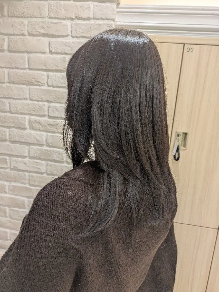セミロング レイヤーカット ウルフカット ウルフレイヤー カット ヘアカラー トリートメント 佐々木 萌のヘアスタイル