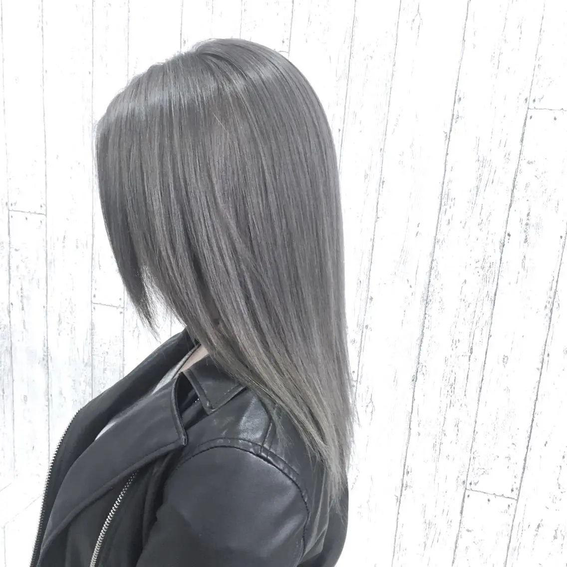 セミロング LANI OOSAKAのヘアスタイル