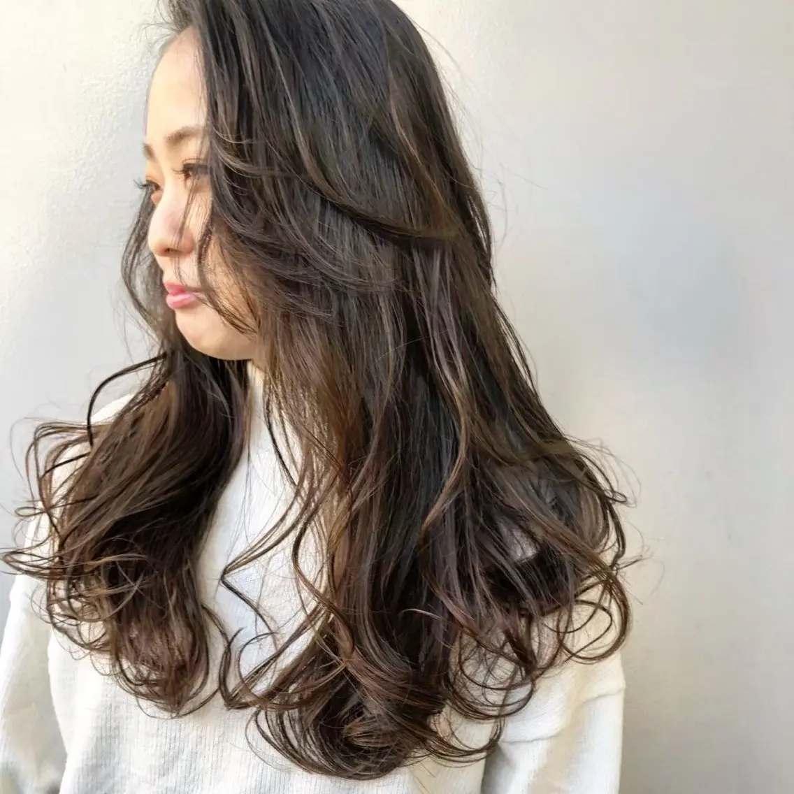 ロング カラー ブラウンカラー SHOEI／艶カラー /レイヤーカットのヘアスタイル