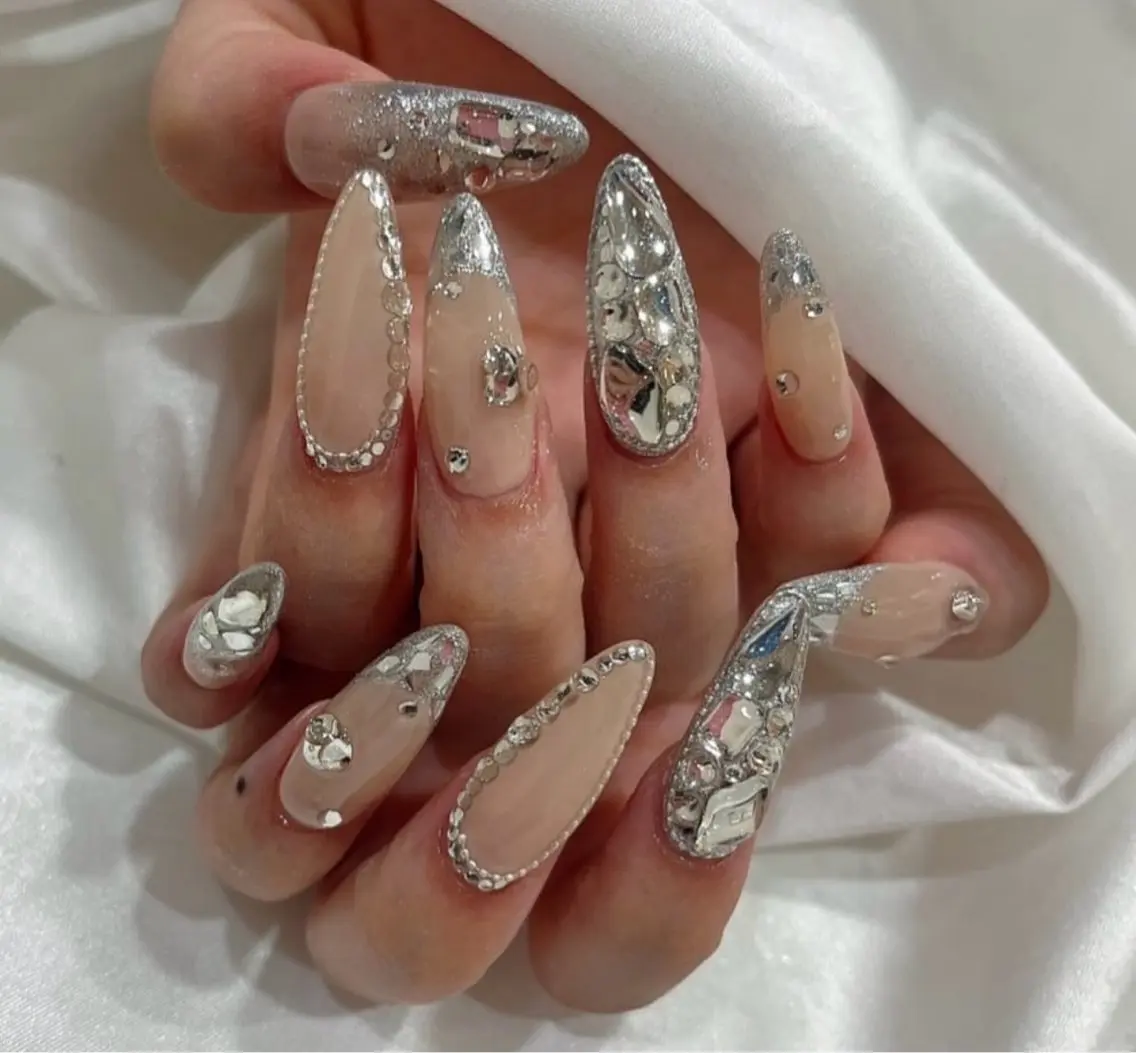 ネイル グラデーション キラキラネイル ワンカラーネイル 冬ネイル Jenn Nail Salonのネイルデザイン
