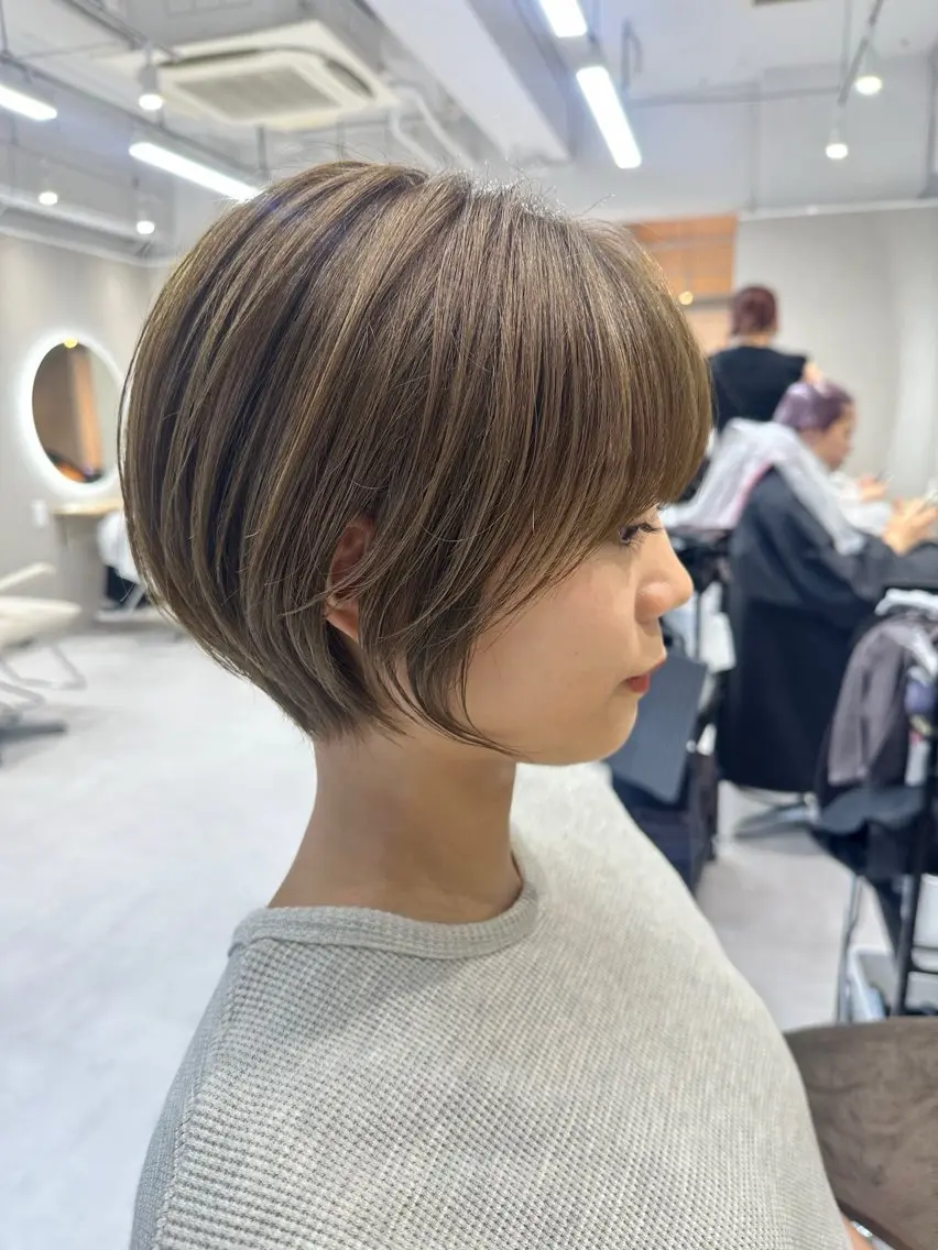 ショート カラー ショートボブ 丸みショート ベージュカラー ブリーチ ミルクティーベージュ カット ヘアカラー トリートメント 🌈ショート/レイヤ ーカット/中村崇宏のヘアスタイル