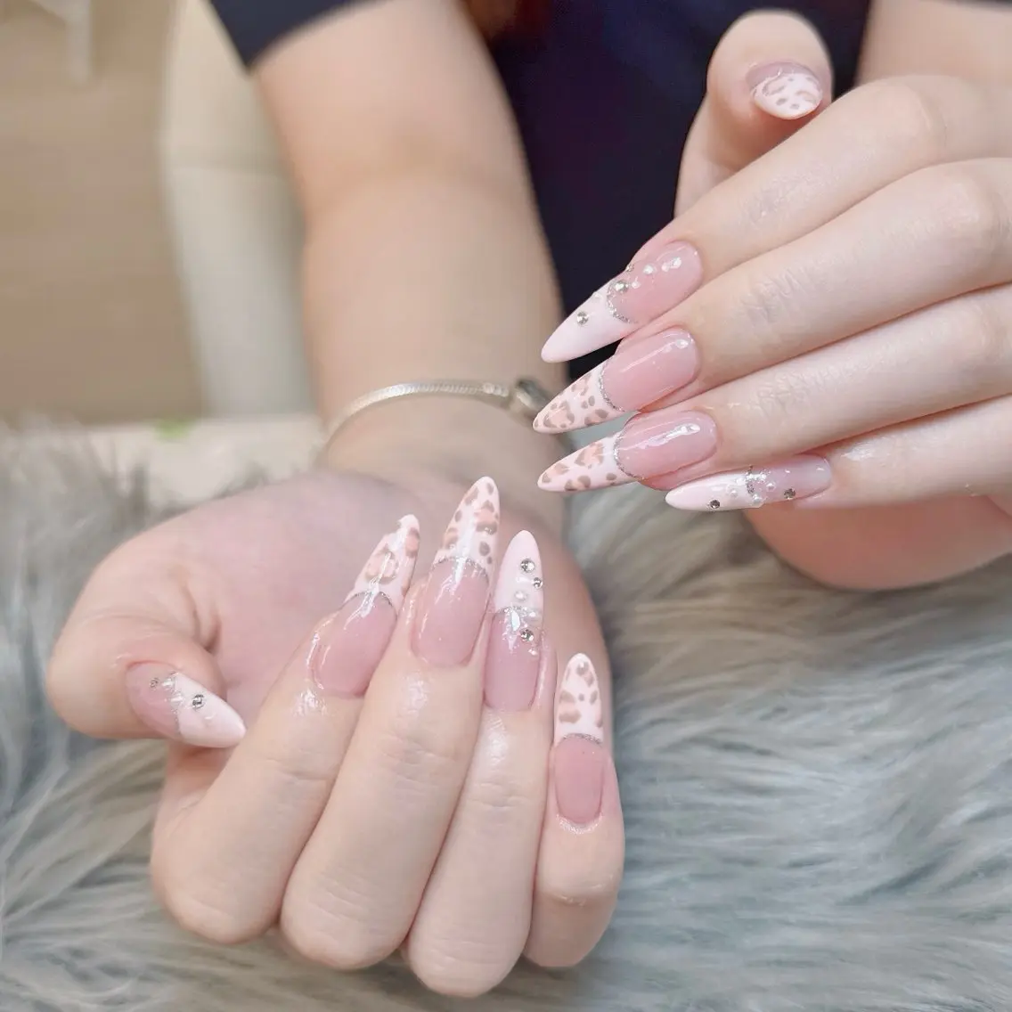 ネイル ハンドネイル ハンドケア Anh Nail 歌舞伎町のネイルデザイン