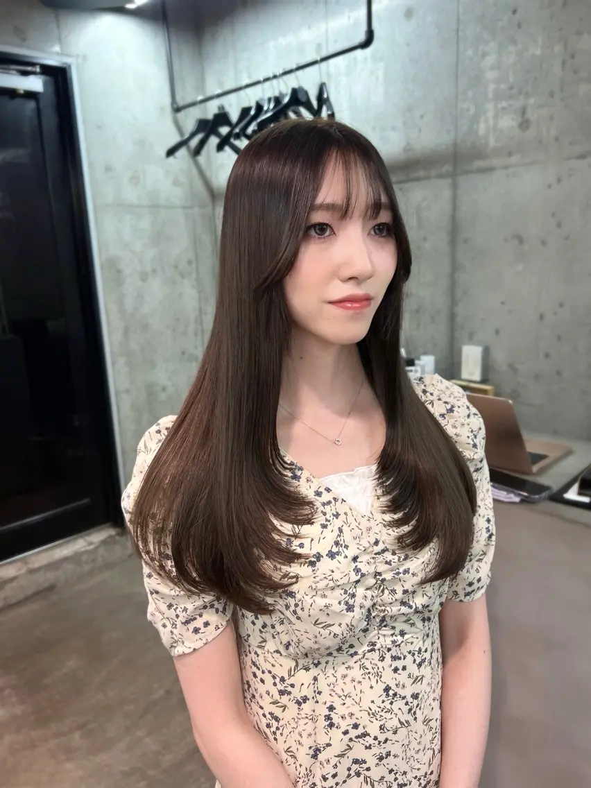 ロング カラー アッシュ ベージュカラー 透明感カラー レイヤーカット カット ヘアカラー トリートメント 透明感カラー ✨ 韓国艶髪💗菅原のヘアスタイル