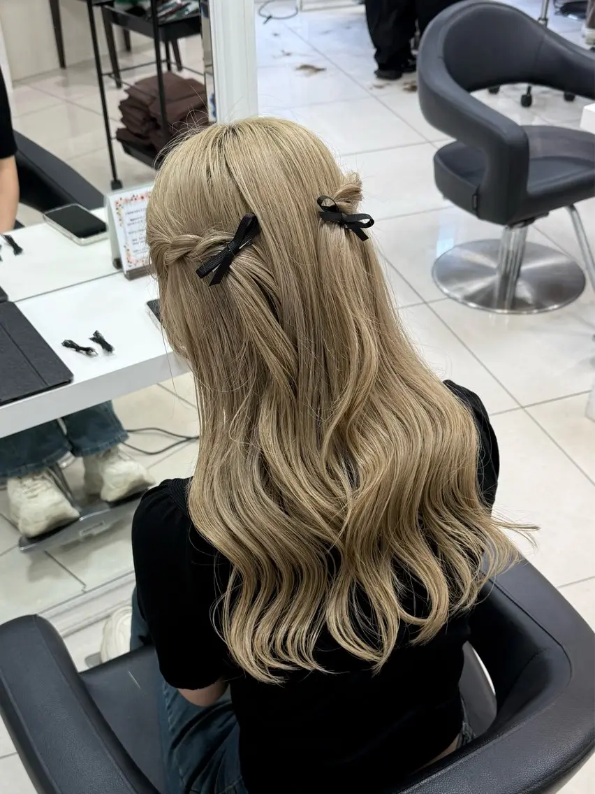 ロング カラー ヘアアレンジ ヘアカラー 透明感ハイトーン 🪽☾mizukiのヘアスタイル