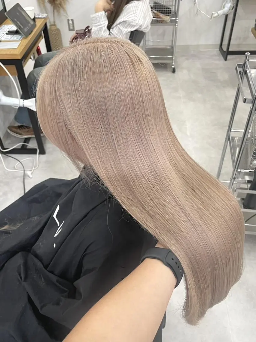 【初ブリーチor根本のリタッチブリーチに♪】ケアブリーチ+カットカラーの写真